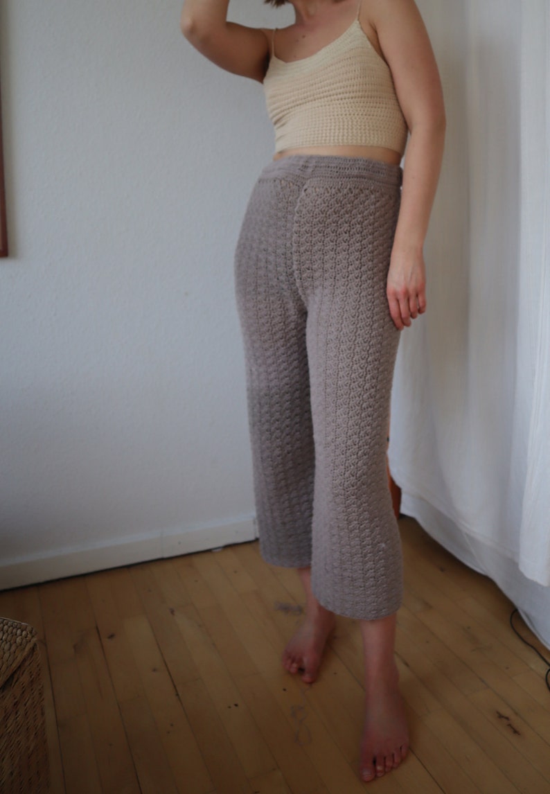 Daphne Straight Wide Legged Pants with Elastic Waist Crochet Pattern Video Tutorial ENG/DA image 9