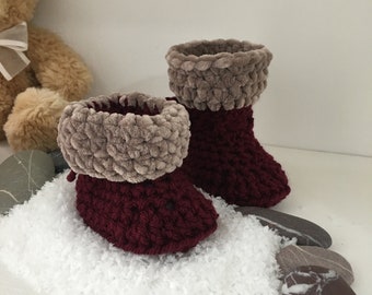 Chaussons pour bébé - Chaussures pour bébé au crochet en peluche avec hauts en fourrure - Chaussons et chaussures de lit de bébé - Cadeau de baby shower fait à la main