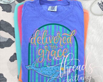 Camiseta «Entregada por la Gracia», Camiseta cristiana de verano, Camiseta con temática religiosa, Camiseta cristiana costera, Camiseta con estampado de ballena, Camiseta inspiradora para mujer