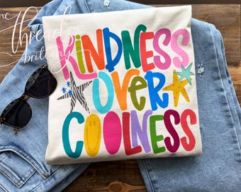 Camiseta "La amabilidad supera la frivolidad", camiseta inspiradora para mujer, camiseta con cita positiva, camiseta gráfica de moda, camiseta motivadora adorable, regalo para ella.