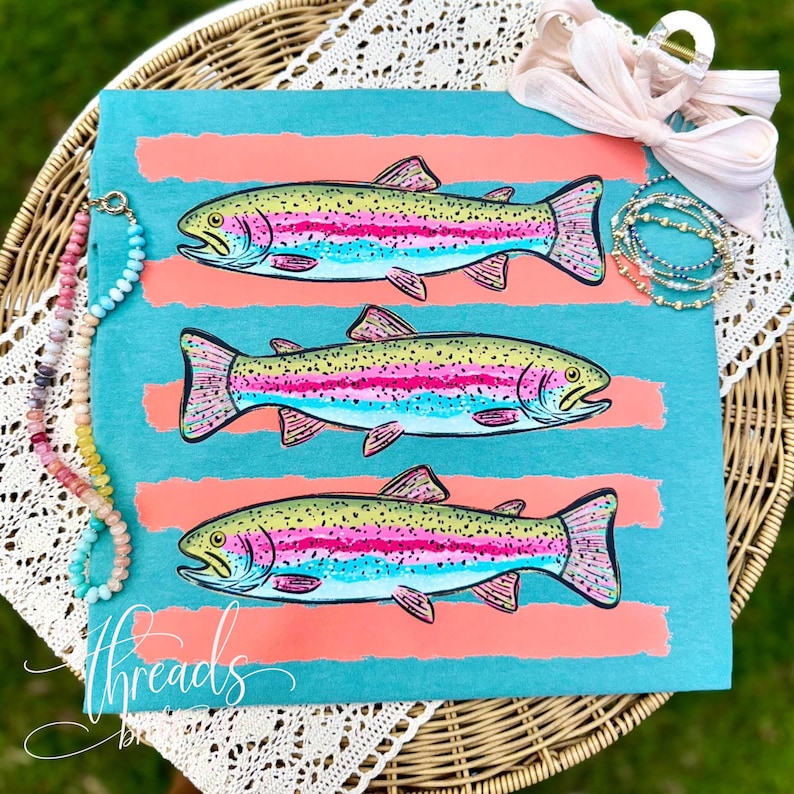 Regnbågsöring-tröja, fisketröja för kvinnor, söt fiskgrafik-tröja, kustcowgirl-tröja, sjöliv-tröja, sommargrafik-tröja bild 1