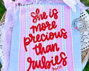 Camiseta "Ella es más preciosa que los rubíes", Camiseta con Proverbios 31, Camiseta cristiana para mujer, Camiseta con estampado de fe, Camiseta con versículo bíblico inspirador