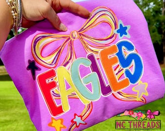 Camiseta personalizada con lazo de estrella y mascota / Camiseta de equipo arcoíris / Camiseta escolar personalizada / Colores cómodos / Camiseta de animadora Coquette / NC Threads