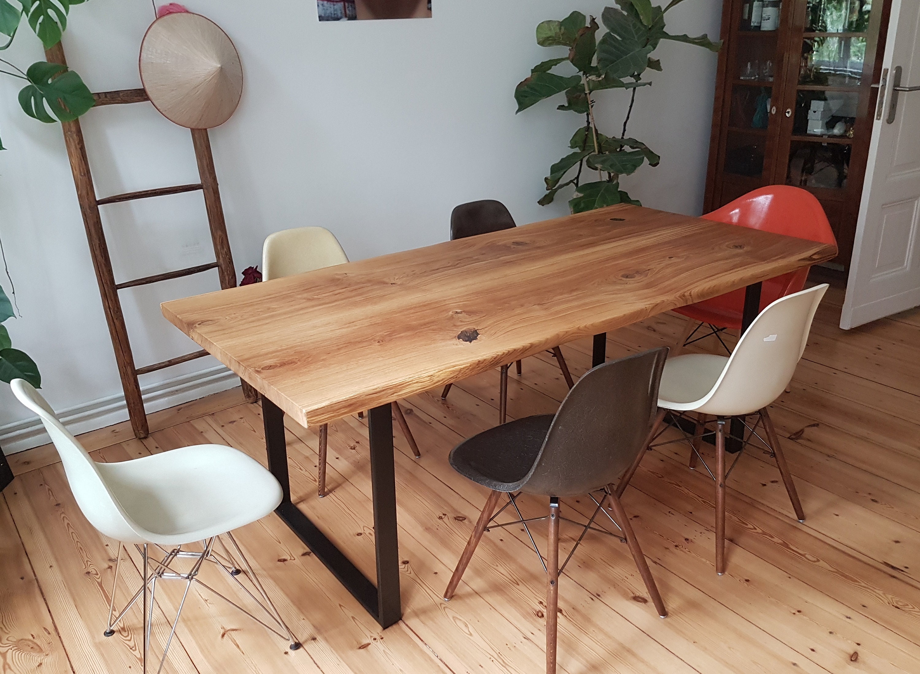 Saeko Round Dining Table, Oiled Wood & Oak legs