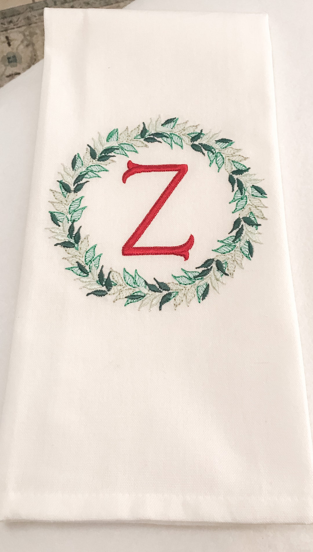 White Cotton Tea Towel Embroidered with Boxwood Wreath and Etsy Nederland