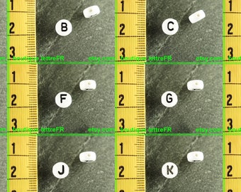 Parel letter ronde partij van 500 stuks (30 letters om uit te kiezen of 15A en 15E) OF om de keuze van A tot Z plastic rond zwart-wit alfabet