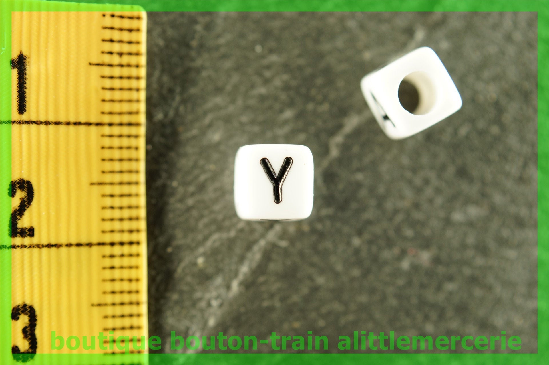 perle lettre Y plastique cube alphabet blanc et noir. perle perle perle lettre Y plastique cube alphabet blanc et noir. e95272