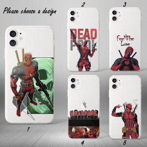 Puede incluir: Cinco diseños diferentes de carcasas para teléfonos con el personaje de Marvel Comics Deadpool. Los diseños incluyen a Deadpool con una calavera, Deadpool con armas, Deadpool con un corazón, Deadpool con un cigarrillo y Deadpool con un arma y una calavera.