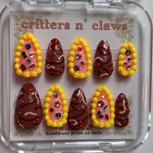 Uñas postizas Max & Ruby, hechas a mano, con adornos glaseados 3D, nostalgia de principios de los 2000