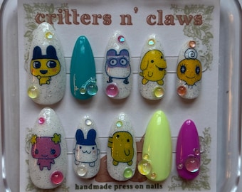 Uñas postizas Tamagotchi: purpurina holográfica, diseño de uñas kawaii