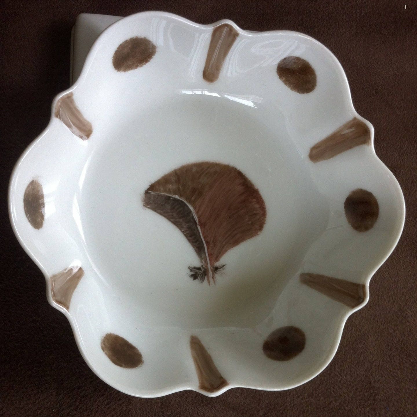 Petite Coupelle en Porcelaine de Limoges Motif Pois et Plumes Taupe