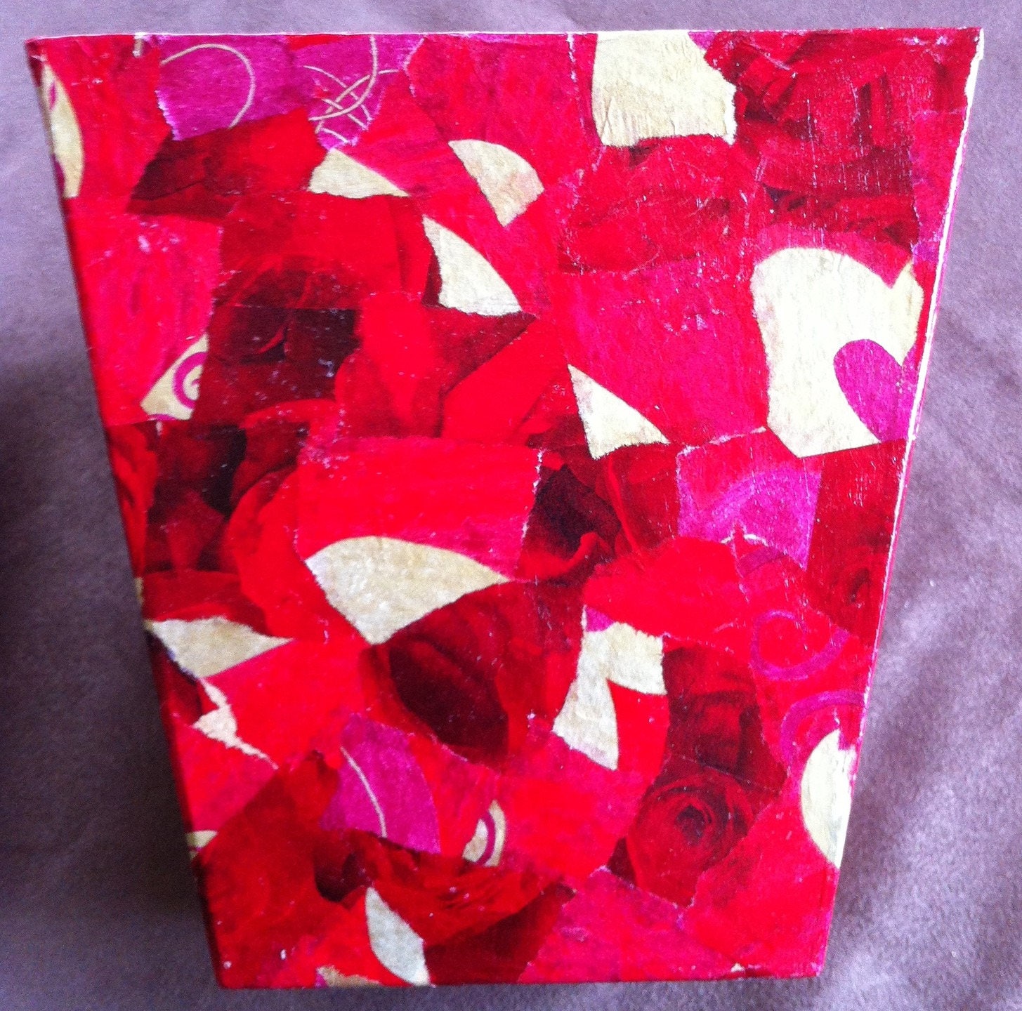 Grande Boîte en Carton Couleur Rouge et Or