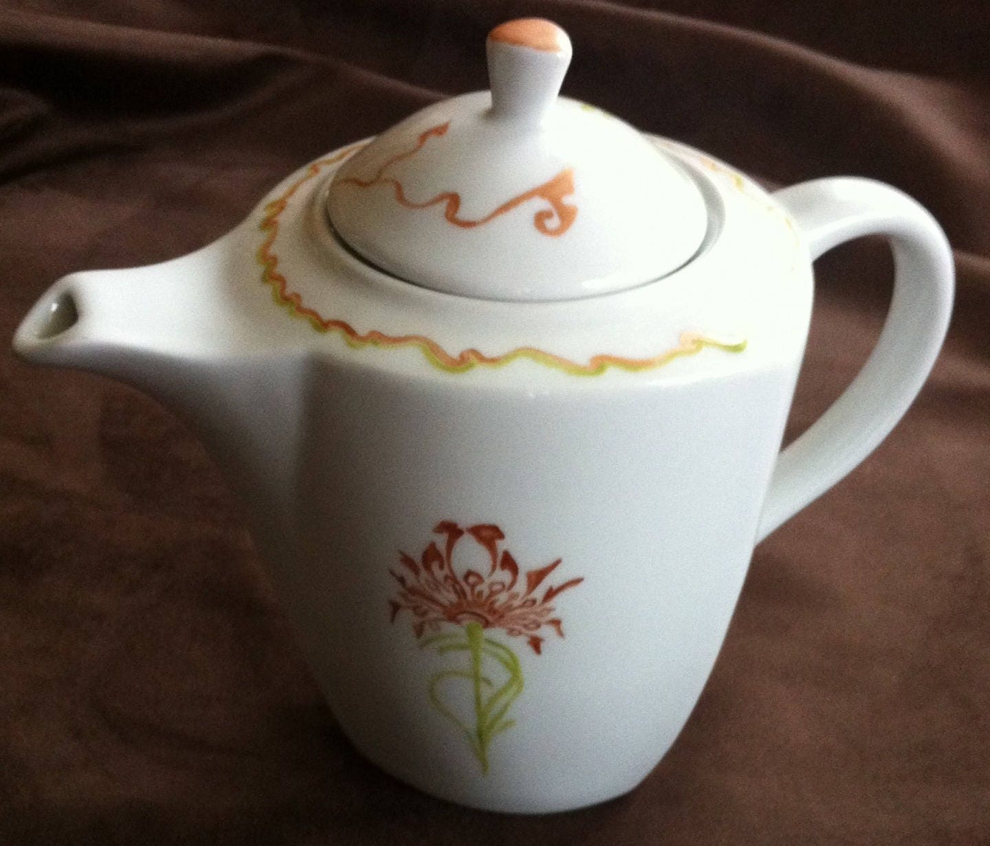 Théière en Porcelaine avec Motif Floral Années 1930