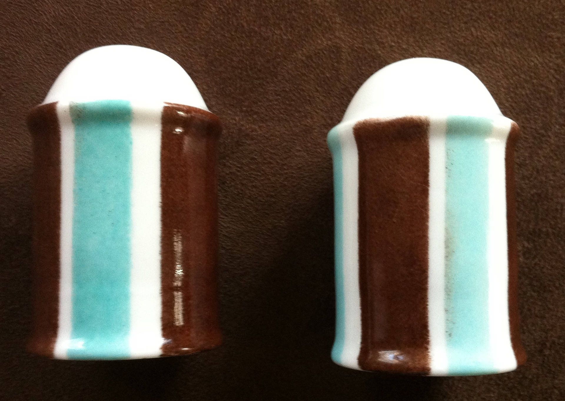 Duo Sel/Poivre en Porcelaine Pois Turquoise/Taupe Bistrot
