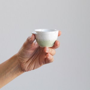 Ceramic Espresso / Sake Cup Mini Speckled Mug Tiny Coffee / Tea Cup Modern Handmade Pottery Cafe Barista Shot Glass Grün