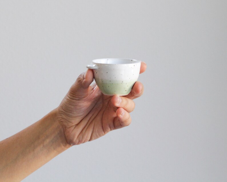 Ceramic Espresso / Sake Cup Mini Speckled Mug Tiny Coffee / Tea Cup Modern Handmade Pottery Cafe Barista Shot Glass Grün