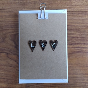 Biglietto personalizzato con cuore marrone per il 3° anniversario in pelle