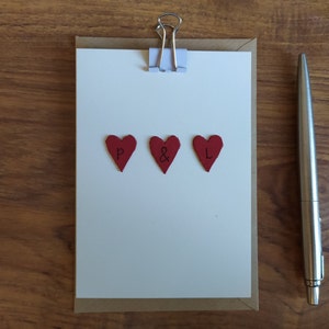 Biglietto d'auguri personalizzato in pelle per il terzo anniversario a forma di cuore