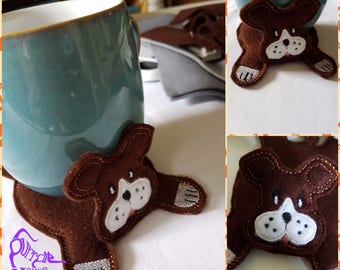Diseño de bordado la máquina ITH perro montaña/Mug Rug