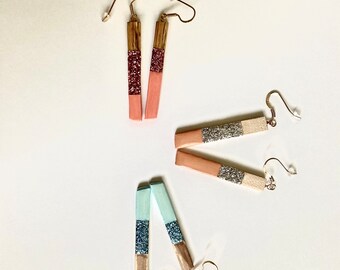 Several colors_Long dangling earrings in eco-responsible wood fine silver 925 blue pink glitter gift idea