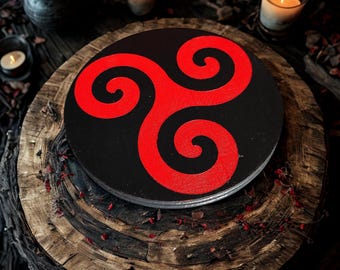 Red engraved triskelion on black wood – Hand-painted Celtic symbol, decorative talisman, pagan art, ritual and magical object in engraved wood.