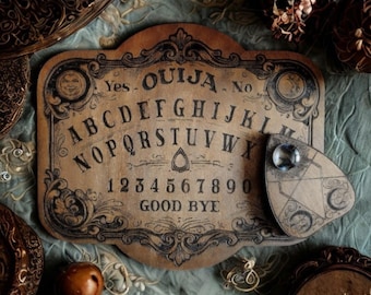 Wood-engraved Ouija board, "CLASSIC ONE" model. Authentic spiritism with this Ouija board in an antique and refined style. Mystical object.