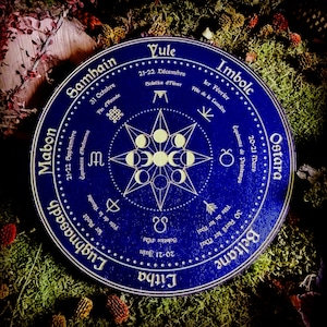 Wicca, Wicca-Jahresrad, Wicca-Königin, Wicca-Kalender, Sabbat, Dreifachmond, Mondphase, Rad des Lebens, Wicca-Objekt