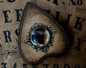 Pointer for Ouija board in engraved wood with real glass magnifying glass, Vintage divination object, esoteric accessory & decoration.