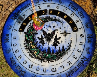 Esoteric Divinatory Tray for Pendulum, Esotericism and Clairvoyance with this mystical tray entirely engraved on wood!