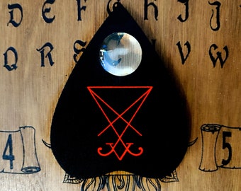 ouija, planchette, ouija wood, ouija drop, ouija pointer, ouija board, esotericism, spiritualism, occultism, occult