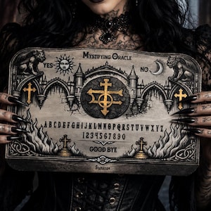 Autentiskt gotiskt Ouija-bräde graverat på trä – mystiskt orakel, gargoyler och ockulta symboler. Spiritism och dekorativ konst!