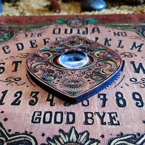 Ouija board accessory, Ouija board pointer for esoteric séances in Spiritism, Gothic decoration, Witchcraft.