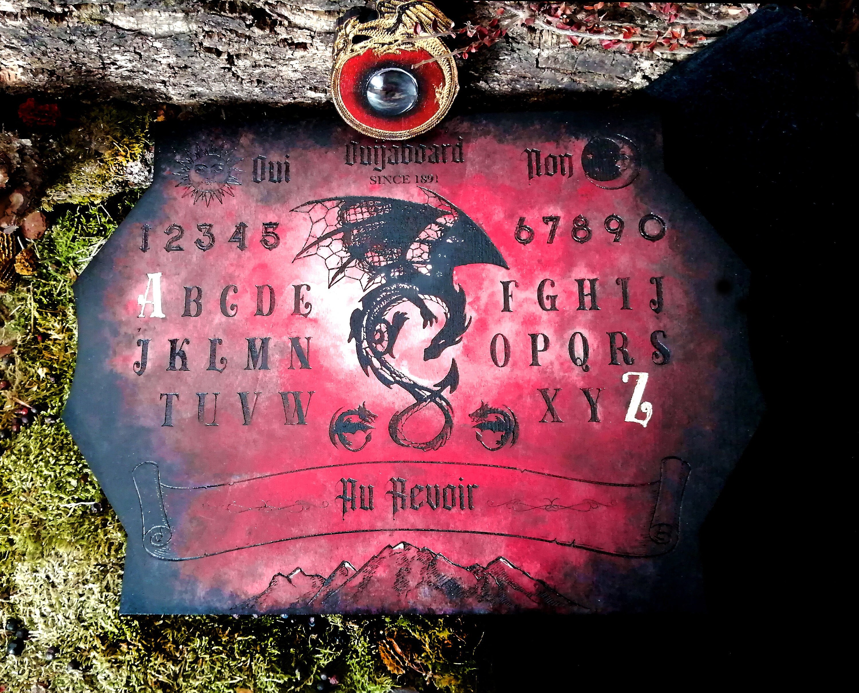 Esotérisme, Ouija, Ouijaboard, Dragon, Spiritisme, Wicca, Planche Ouija, Occulte