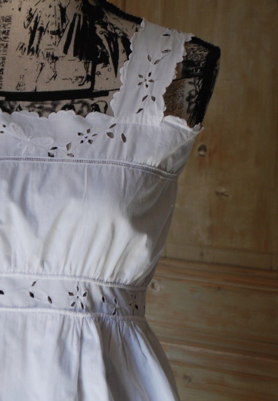 Antique Dress, White Cotton Dress, Hand Embroider… - image 3