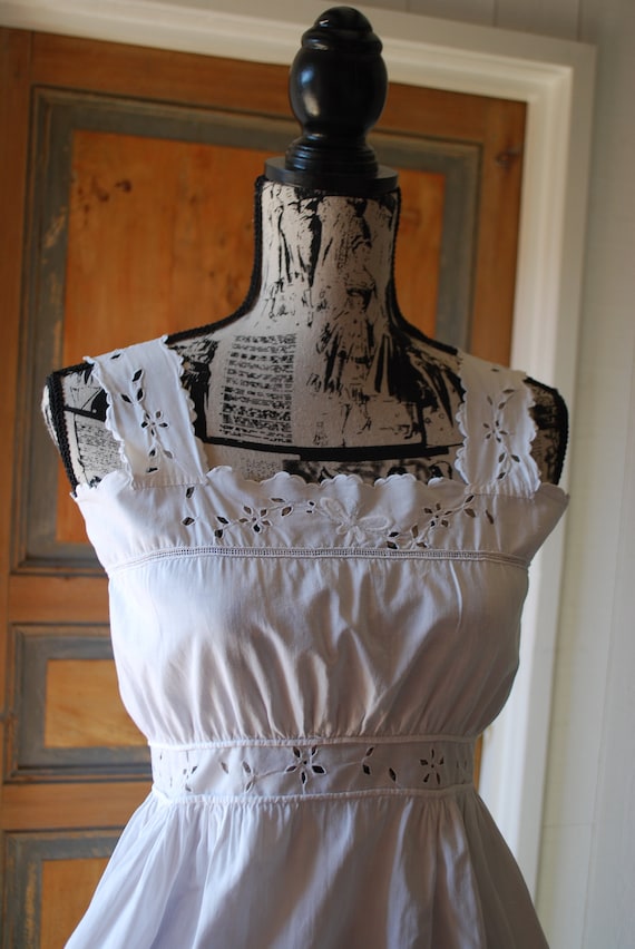 Antique Dress, White Cotton Dress, Hand Embroider… - image 2