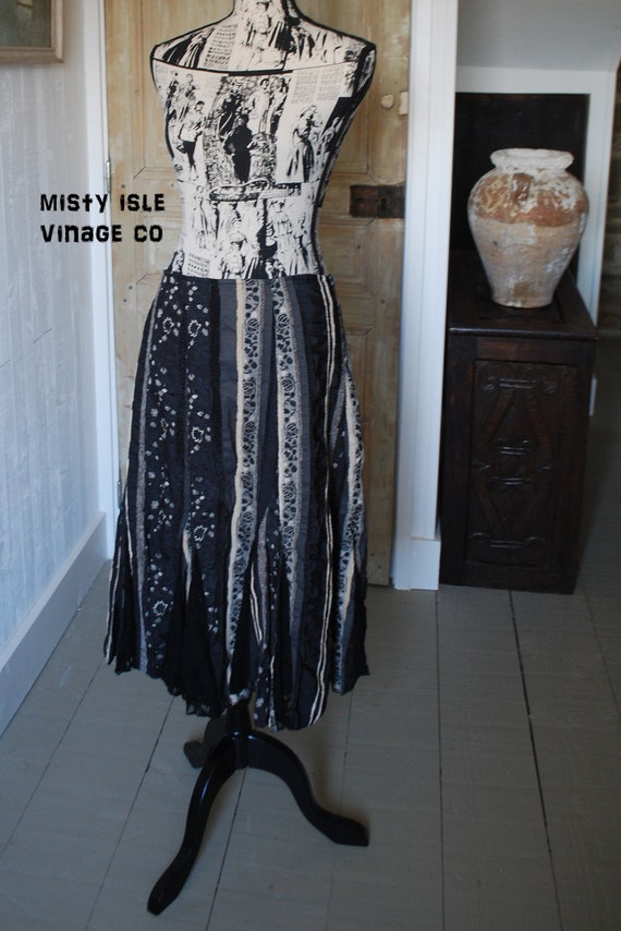 Black Floral Skirt, Size: Medium, Vintage Skirt, 1