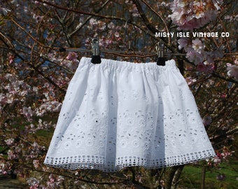 Antique Child’s Skirt White Cotton Skirt Little Girl’s Clothes, Baby’s Skirt, 3-6 mois.