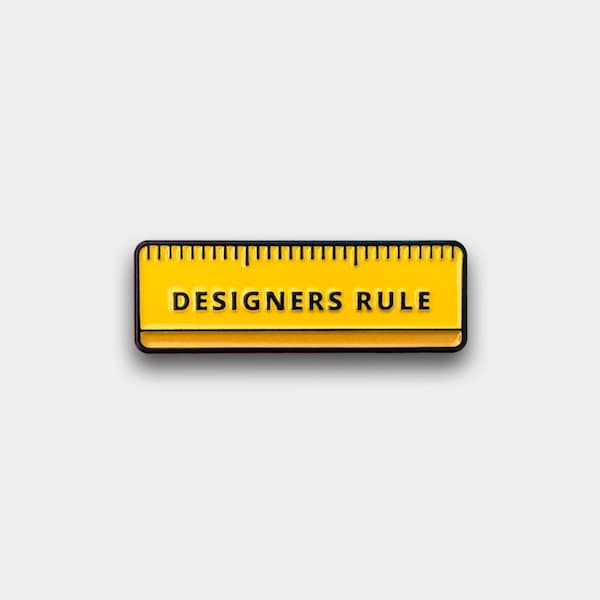 Pin de esmalte "Diseñadores mandan"