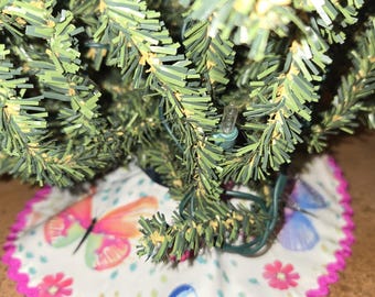 10 inch  diameter Butterflies mini tabletop tree skirt