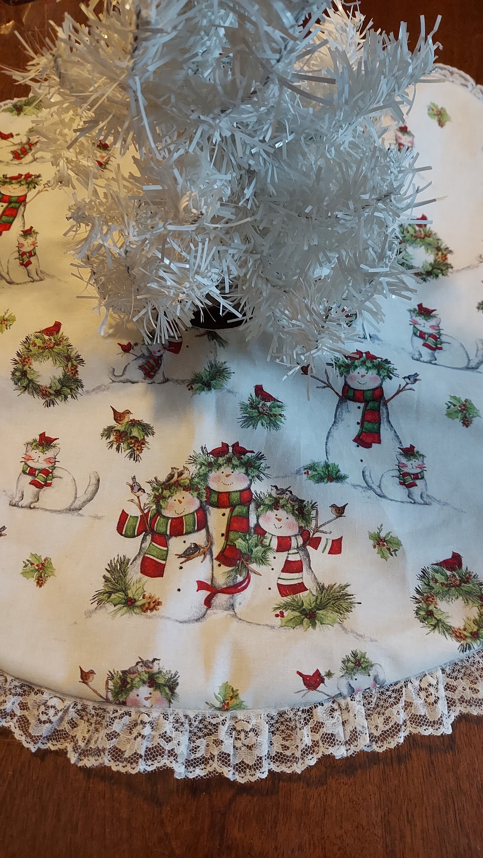 18 inch diameter Snowman tree skirt.