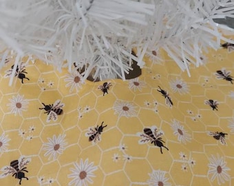 10 inch summer bees and daisy tree skirt