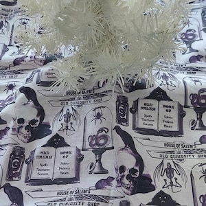 18 inch diameter Old Salem curiosity shop small tree skirt