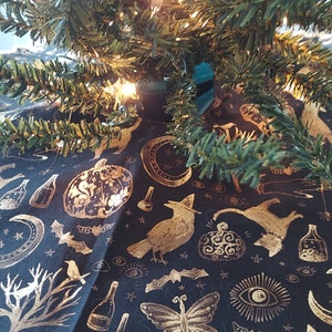 10 inch diameter Halloween icons tabletop tree skirt