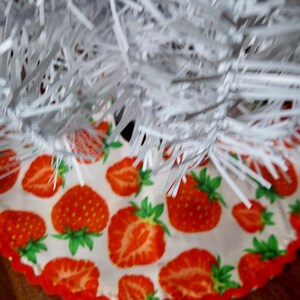 10 inch diameter Strawberry mini tabletop tree skirt