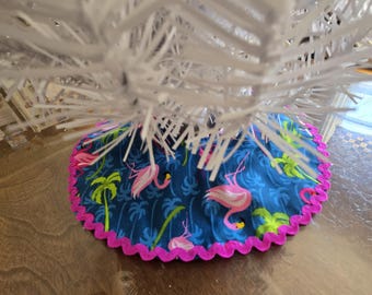 10 inch or 18 inch diameter Flamingos small tabletop tree skirt
