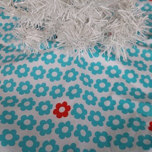 18 inch diameter aqua  flowers tree skirt