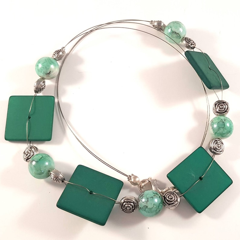 Necklace in dark greenlight green buttons and pearls jewelry wire