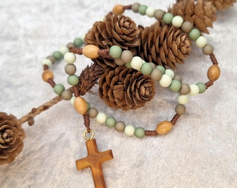 Rosenkranz SALBEI, Acrylperlen 6mm, Olivenholzperlen, Olivenholzkreuz, handgeknüpft, Kommunion, Firmung, Taufe