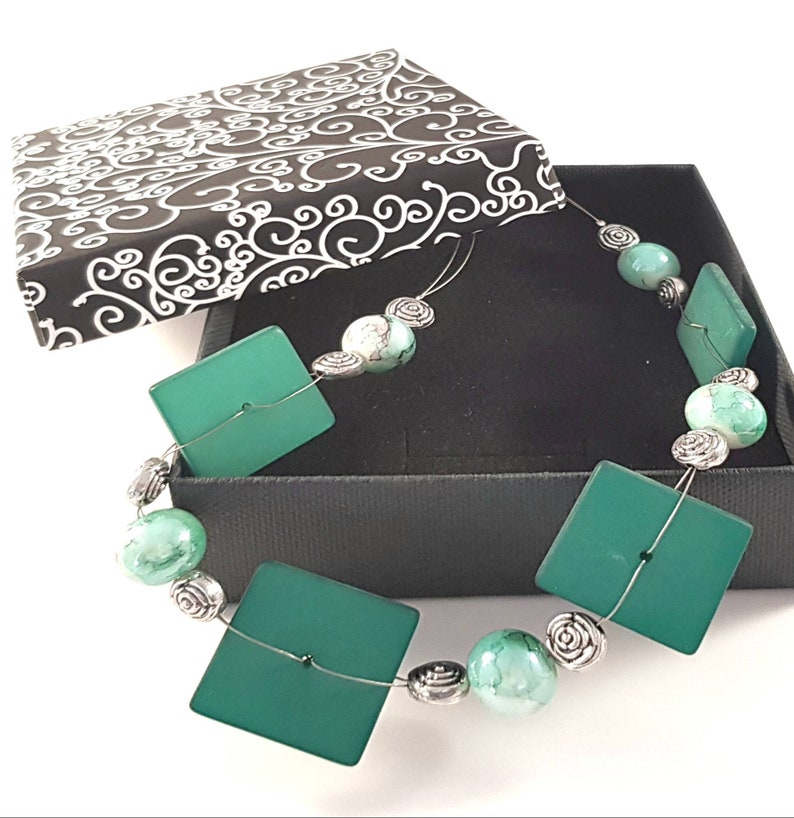 Necklace in dark greenlight green buttons and pearls jewelry wire