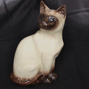 Beswick Porcelain Sitting Siamese Cat Figurine, model 1887